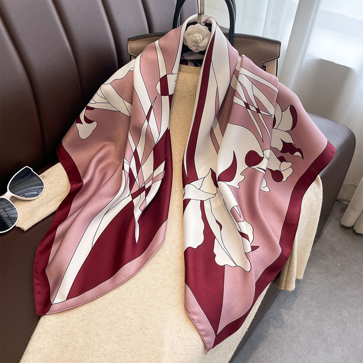 Foulard carré de luxe en sergé - Silk Neck Scarf avis et prix