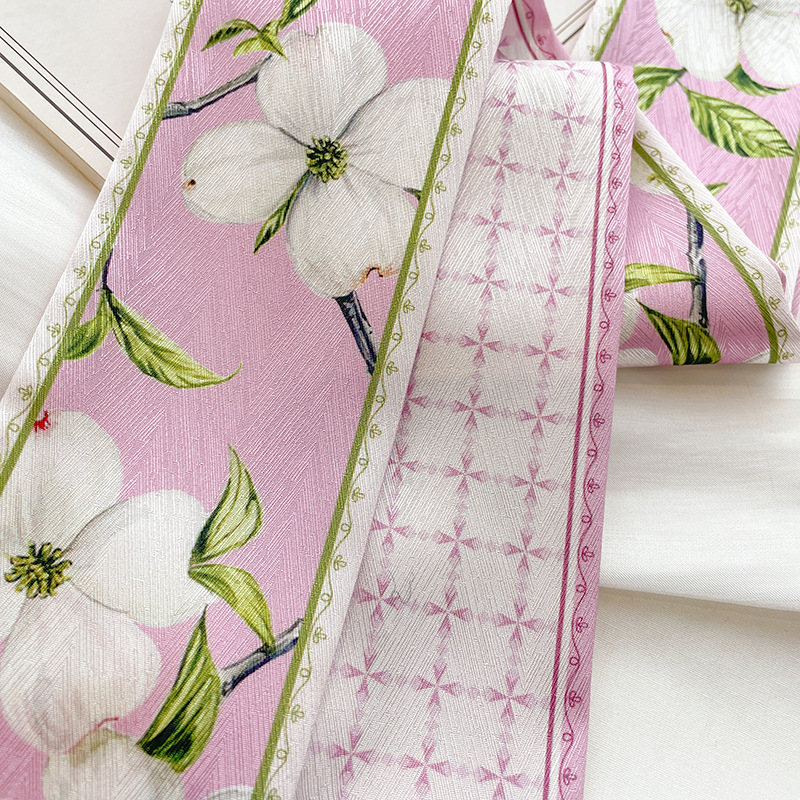 Écharpe longue en satin de soi - Silk Neck Scarf avis et prix