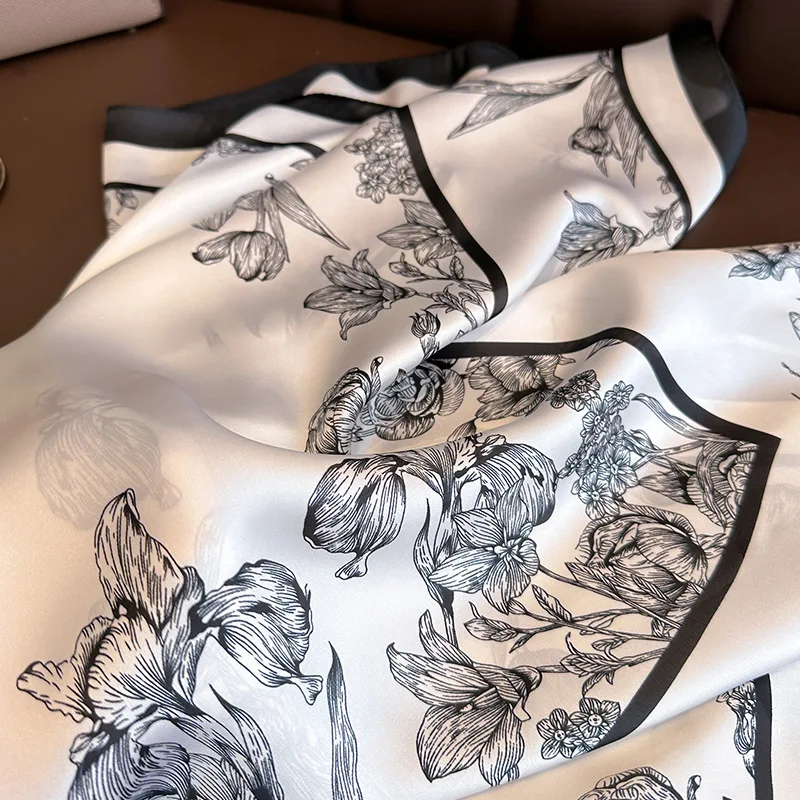 Foulard Carré à Imprimé Floral - Silk Neck Scarf avis et prix